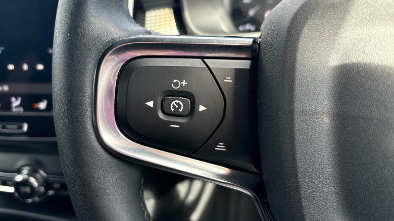 Volvo Xc40 2.0 B4P R DESIGN Pro 5dr Auto [7 speed] Petrol Estate